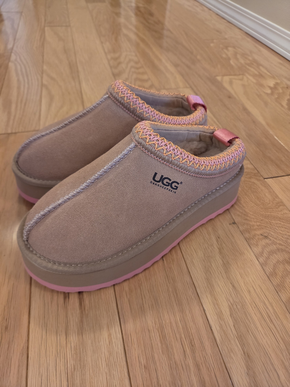UGG D&K SHEEPSKIN